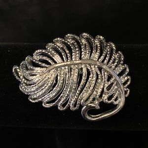 Vintage Gerry’s textured silver tone leaf brooch